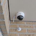 Camera bol aan plafond