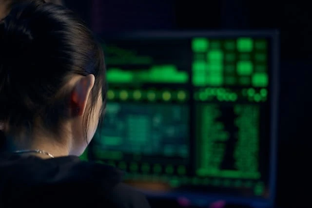 Hackster achter het beeldscherm voor internet beveiliging